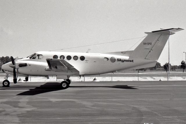 Cessna Skyhawk (VH-SPQ) - SKYWEST AIRLINES - BEECH 200 SUPER KING AIR - REG VH-SPQ (CN B8355) - PERTH AIRPORT WA.. AUSTRALIA - YPPH 1/3/1986
