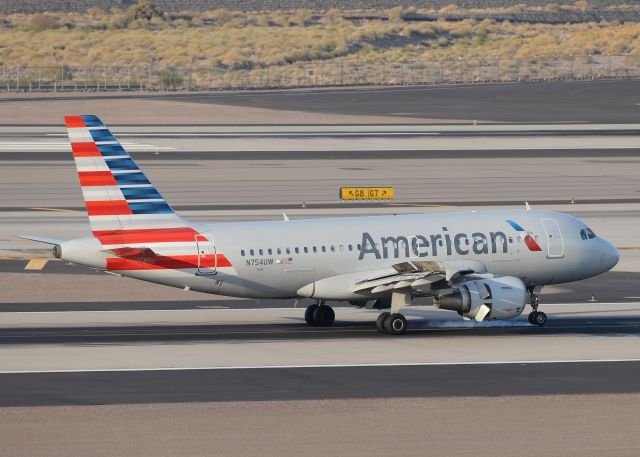 Airbus A319 (N754UW)