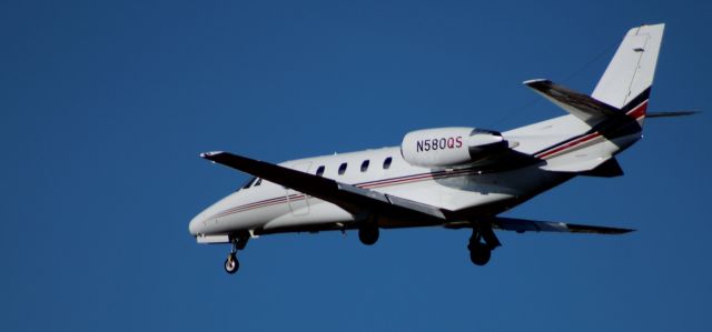 Cessna Citation Excel/XLS (N580QS) - About to touch down is this 2007 Cessna 560XL Citation XLS in the Winter of 2024.