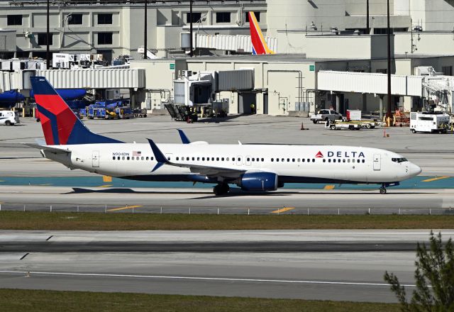 Boeing 737-900 (N904DN)