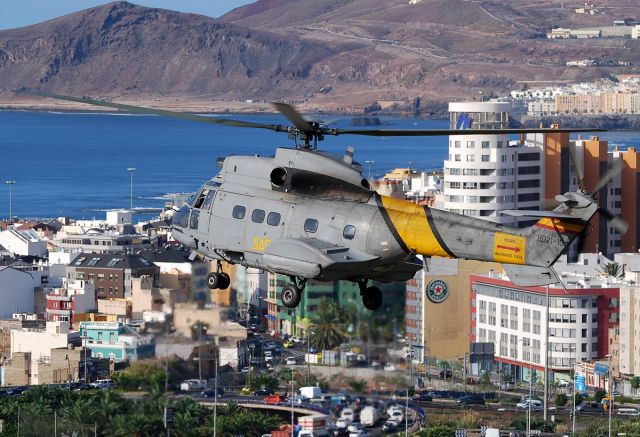 TUSAS Cougar (ADO2110) - With the Las Canteras beach the background.