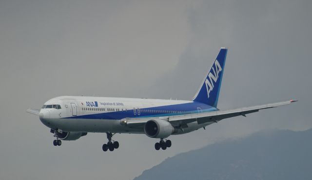 BOEING 767-300 (JA611A)