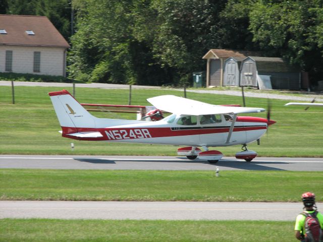 Cessna Skyhawk (N5249R) - Landing at the Smoketown Fly-In