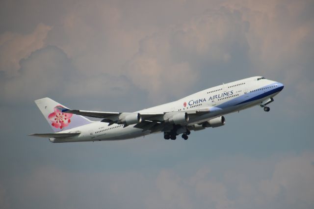 Boeing 747-400 (B-18251)