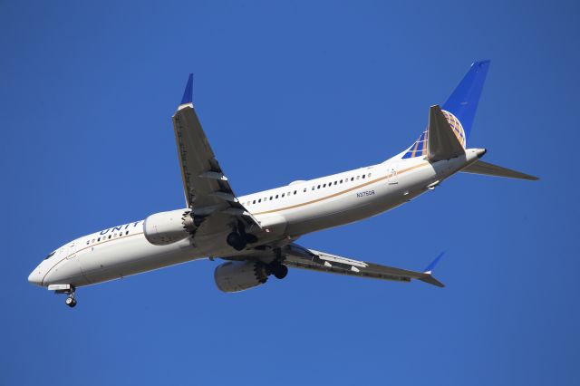 Boeing 737 MAX 9 (N37508)