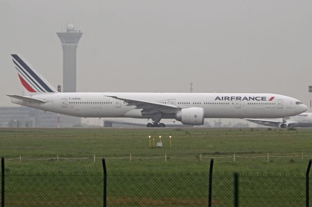 BOEING 777-300 (F-GZNG)