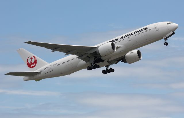 Boeing 777-200 (JA711J)