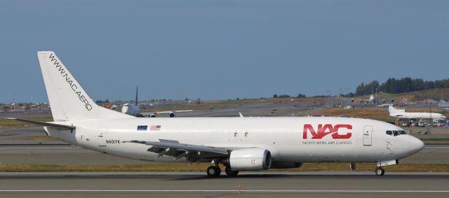 BOEING 737-400 (N401YK)