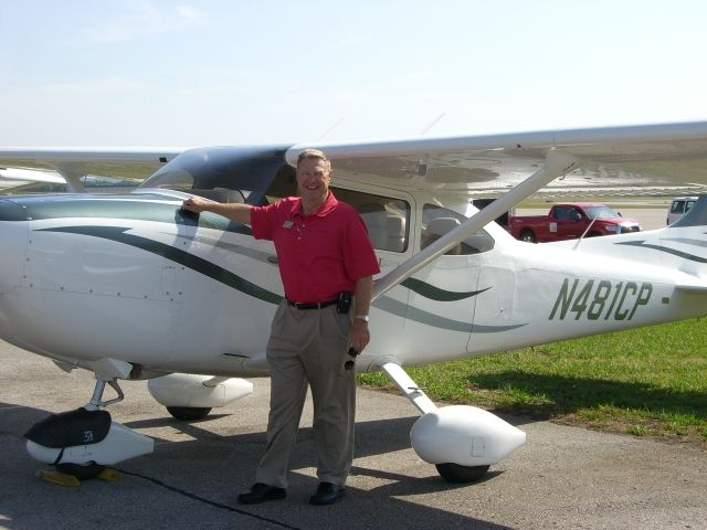 Cessna Skylane (N481CP) - Old Bruce Keller on the ramp in KHSV Huntsville Flight Center.