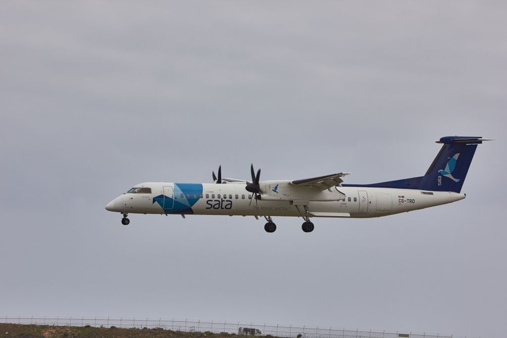 de Havilland Dash 8-400 (CS-TRD)