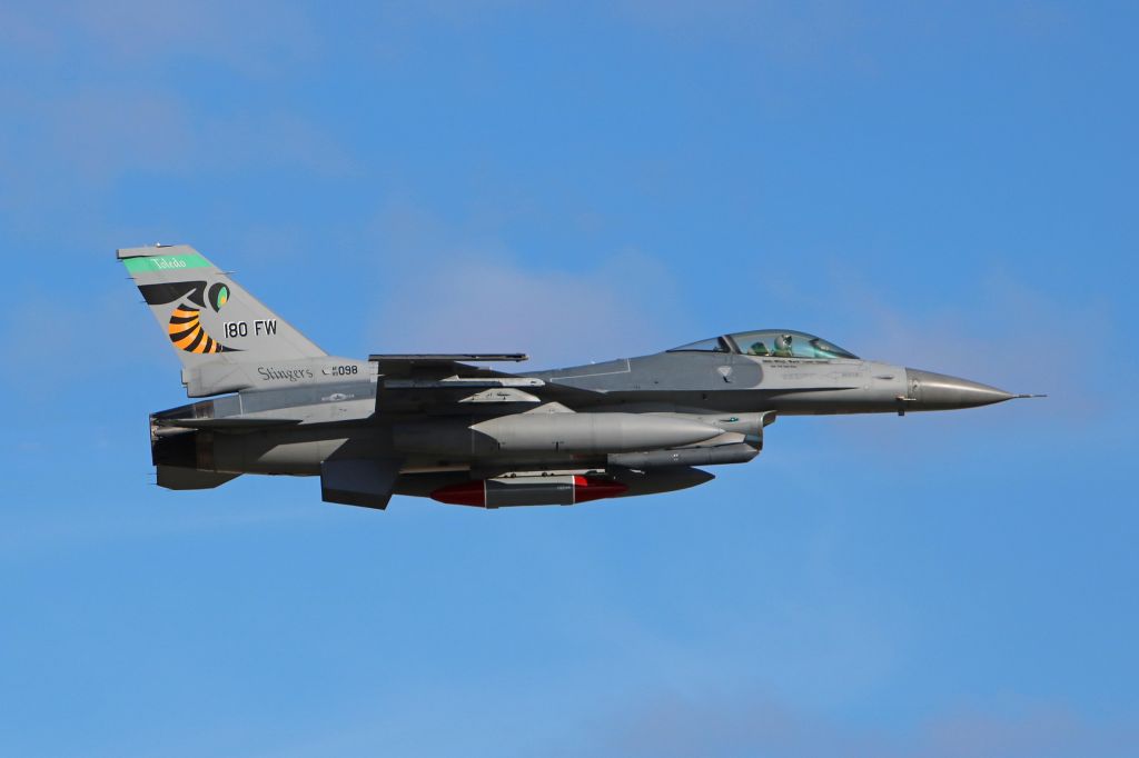 Lockheed F-16 Fighting Falcon (89-2098) - 89-2098 departing RWY 6R en route to Toledo Express Airport (KTOL), home of the from the 180th Fighter Wing and the 112th Fighter Squadron.