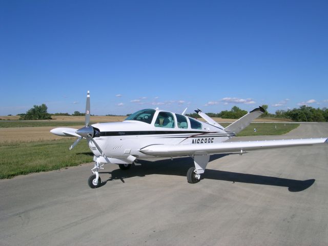 Beechcraft 35 Bonanza (N6688E)