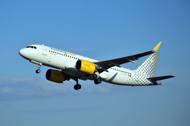 Airbus A320neo (EC-NDC) -  Vueling Airlines Airbus A320-271N departing on Polderbaan runway AMS 18.13 hrs (GMT) 09May25