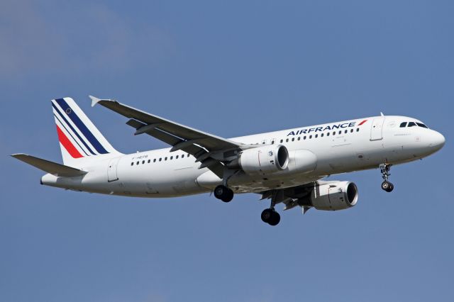 Airbus A320 (F-HEPB)