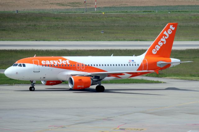 Airbus A319 (OE-LVG) - Taxiing to Stand 1 on 26-May-24 operating flight EJU5503 from LEAL.