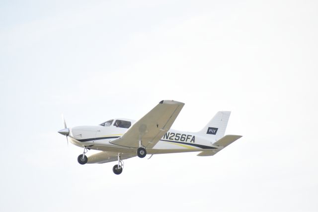 Piper Cherokee (N256FA)