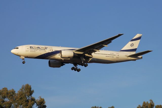 Boeing 777-200 (4X-ECE) - Late afternoon on 09/2015 landing from Paris, France, on runway 30.