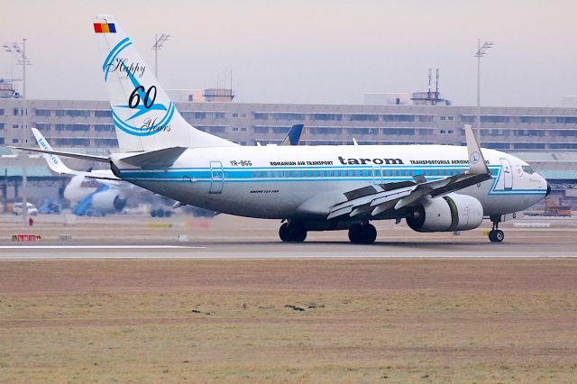 Boeing 737-700 (YR-BGG)