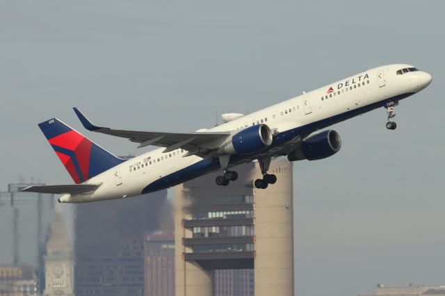 Boeing 757-200 (N6712B) - DL 1202 to San Francisco derparting on 4R