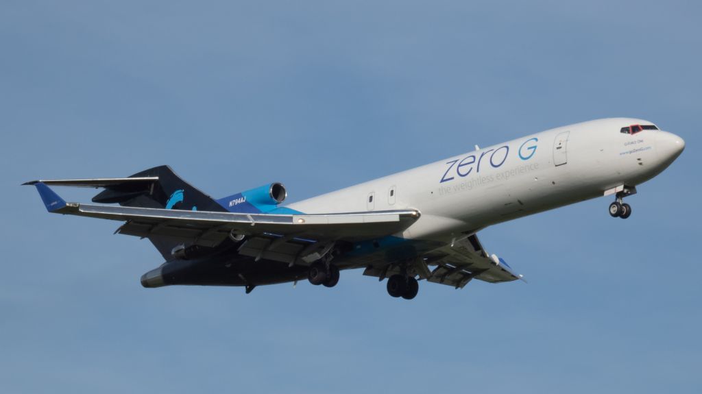 BOEING 727-200 (N794AJ) - Surprise visitor Zero G 727-200 landing at BUF