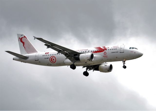 Airbus A320 (TS-IMP) - Taken from the threshold of 27R