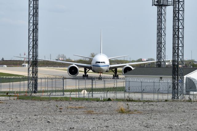 BOEING 777-200LR (B-2092) - 05-05-23