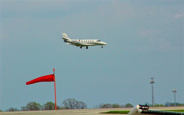 Cessna Citation Excel/XLS (N52FE) - N52FE on short final into Akron-Canton