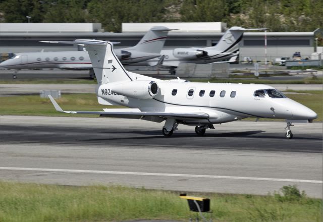 Embraer Phenom 300 (N924LG)