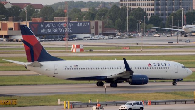 Boeing 737-800 (N3744F)