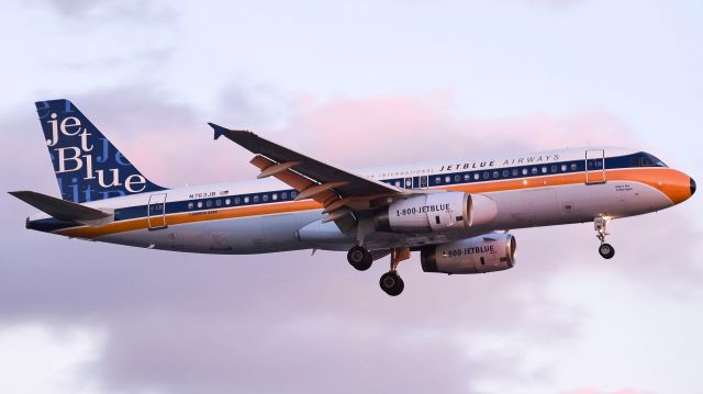 Airbus A320 (N763JB) - Jetblue retro arriving as the sun goes down.