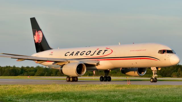 Boeing 757-200 (C-FKCJ)