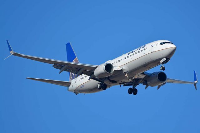 Boeing 737-800 (N87512) - United Boeing 737-824 N87512 at Phoenix Sky Harbor on December 20, 2017.