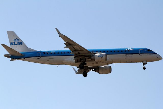 PH-EZN —