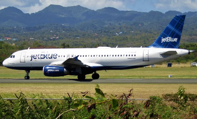 Airbus A320 (N766JB)