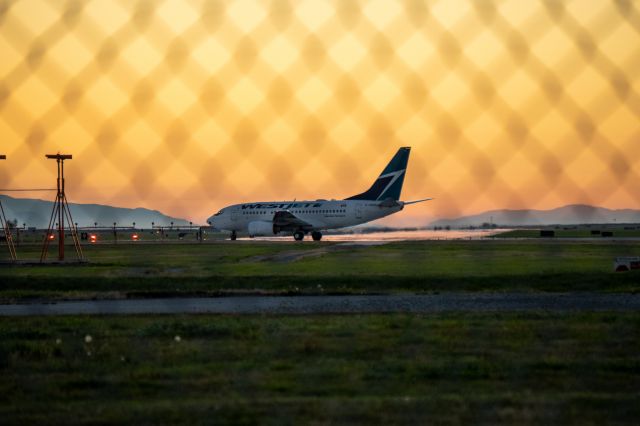 Boeing 737-700 (C-GWSI) - Taken at sunset