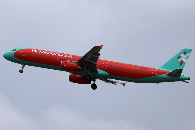 Airbus A321 (UR-WRJ) - Taking off.