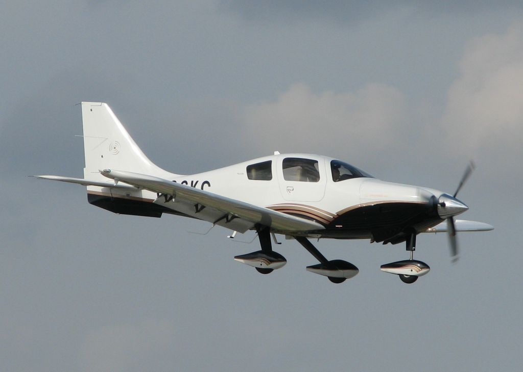 Cessna 400 (N86KC) - Landing on runway 14 at the Shreveport Downtown airport.