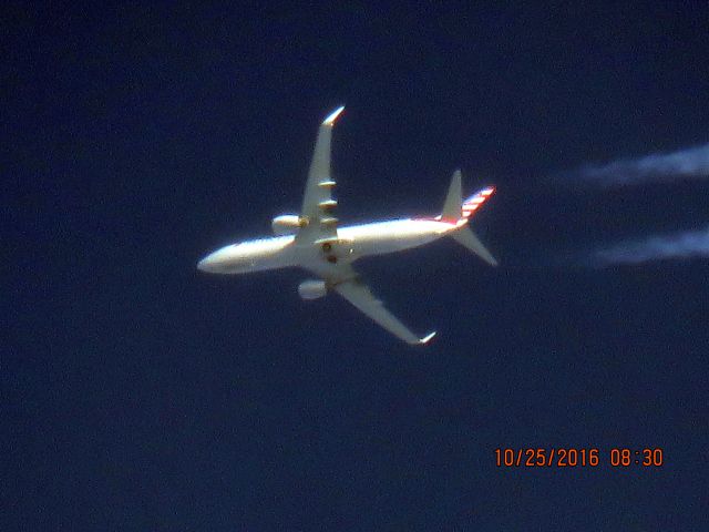 Boeing 737-800 (N975AN)