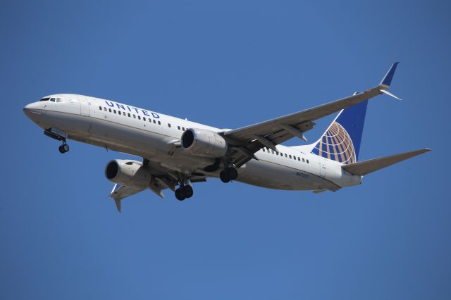 Boeing 737-800 (N37277)