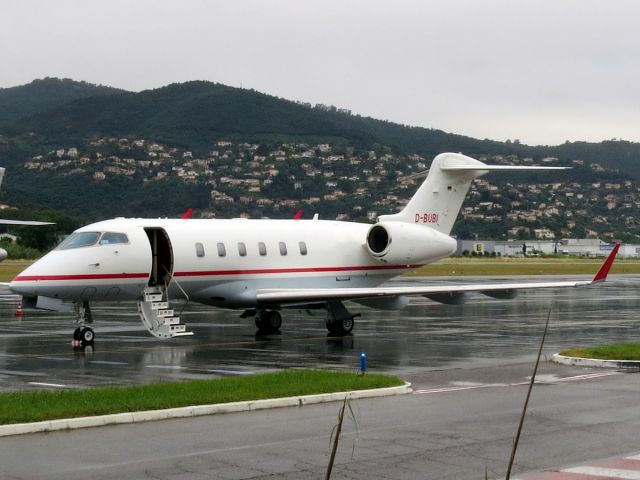 Bombardier Challenger 300 (D-BUBI) - 21 MAI 2015