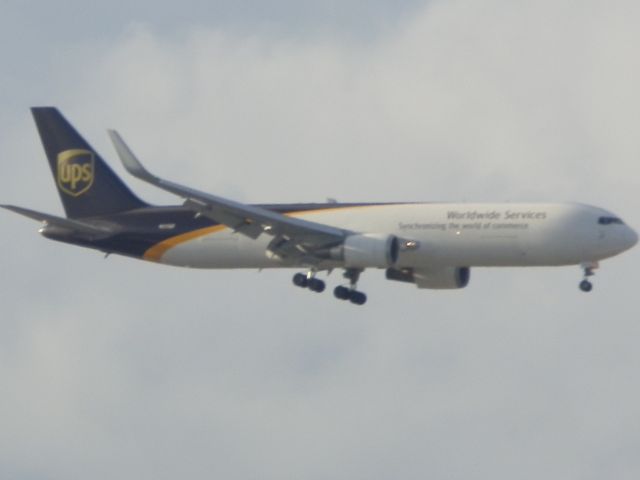 BOEING 767-300 (N315UP)
