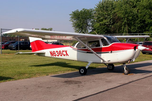 Cessna Skyhawk (N636CX)