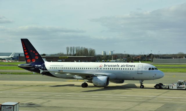 Airbus A320 (OO-SNF) - Brussels Airlines Airbus A320-214 OO-SNF in Brussels 