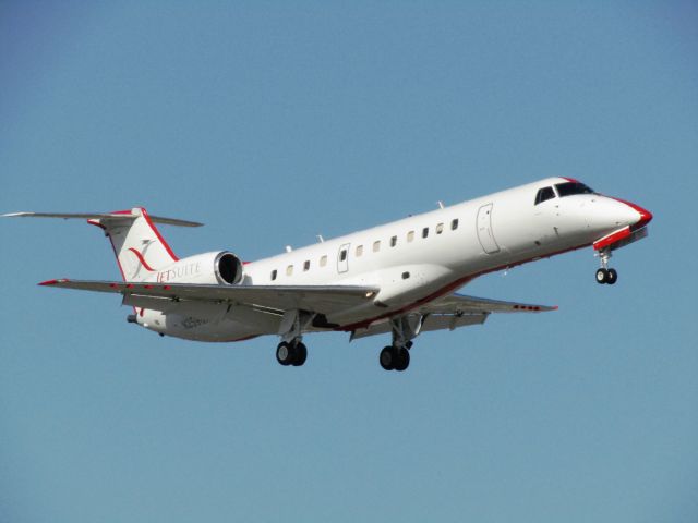 Embraer ERJ-135 (N259JX) - Landing RWY 20R