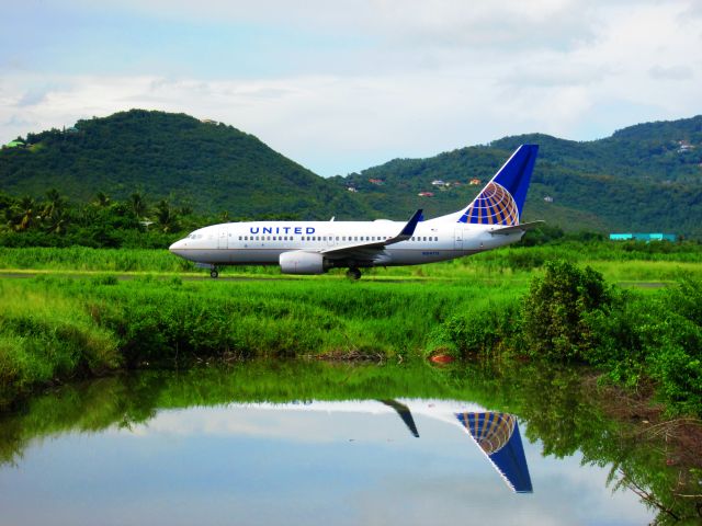 Boeing 737-700 (N54711)