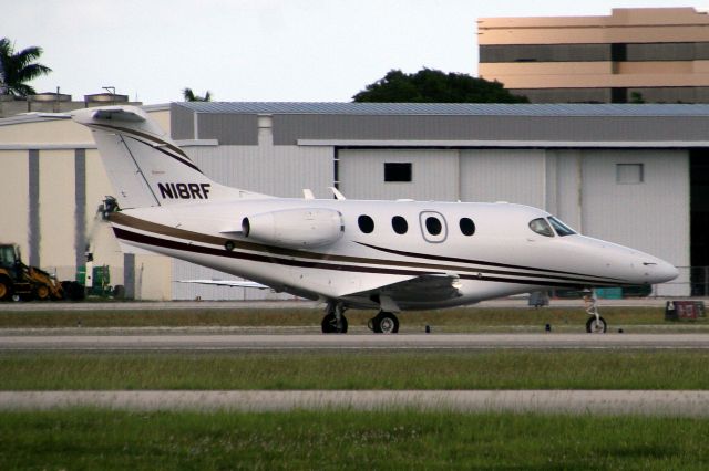 Beechcraft Premier 1 (N18RF) - Landing on rwy 9 on 12-Nov-19.