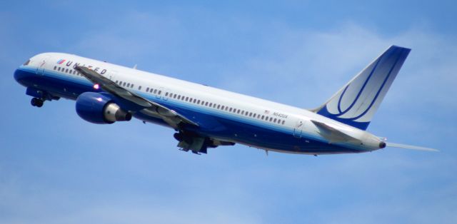 Boeing 757-200 (N542UA) - August 1, 2010, Departure 25L.  Spottted "retired" Feb 25, 2012 at KVCV