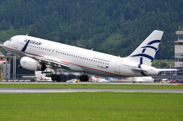 Airbus A320 (SX-DNE)