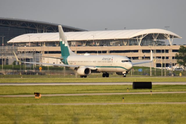 Boeing 737-800 (N916NN) - 05-24-23