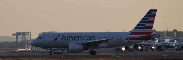 Airbus A319 (N750UW)